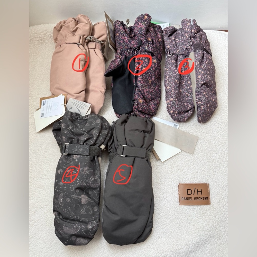 wheat MITTENS TECH snow gloves 10-12Y fit for regular adults as well